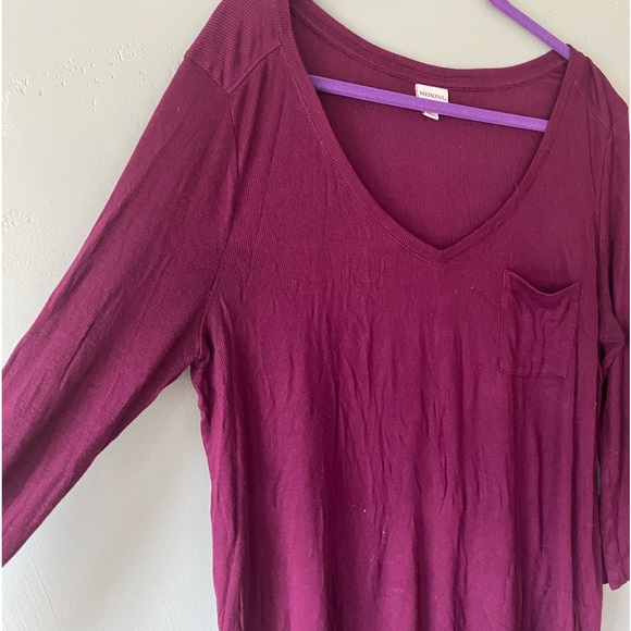 Stretchy, flowy maroon top with a deep V-neck, size XL - Picture 6 of 8